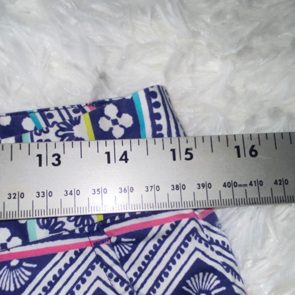 Vibrant Vineyard Vines Shorts in Excellent Condition - Picture 3 of 8
